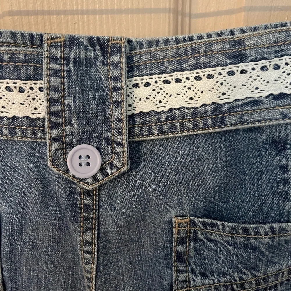 Kikit Y2K belted denim shorts with front & back pockets. NWT​